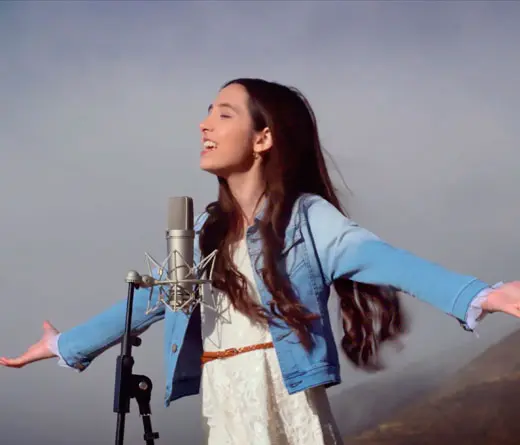 La joven cantante, Ariana Castillo presenta su primer sencillo y video: Qu Futuro Me Queda.